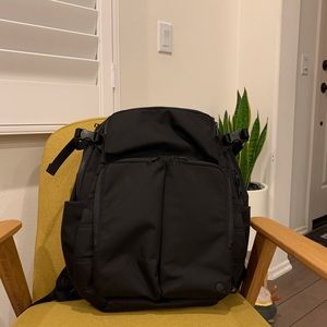 Lululemon Athletica assert backpack 30l